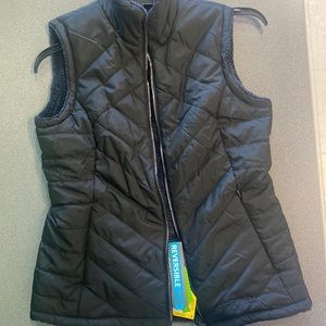 NWT Free Country reversible vest. Black, size medium